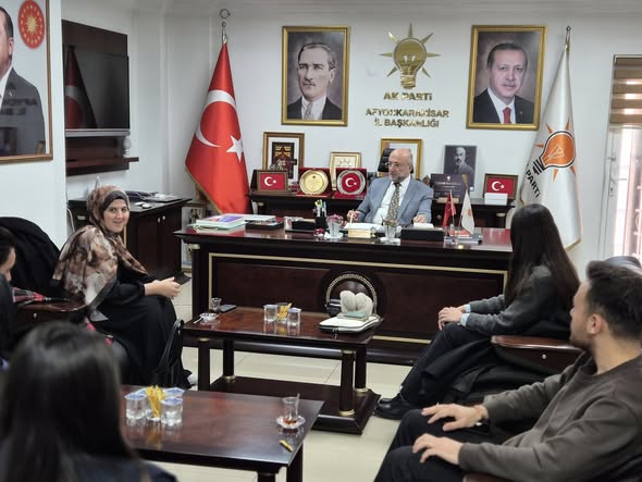 AK Parti Afyonkarahisar İl Başkanı Şahin, Üniversiteli Gençlerle Buluştu
