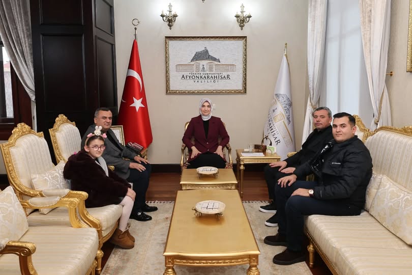Afyonkarahisar Valisi Yiğitbaşı, İş İnsanı Tuncay Kadan'ı Makamında Ağırladı