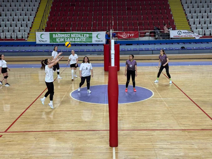 Afyonkarahisar'da 8 Mart Voleybol Turnuvası Heyecanı: Kadına Şiddete Hayır Mesajı Verildi