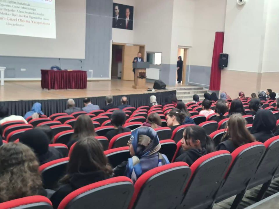 Afyon'da Kız Öğrenciler Kur'an-ı Kerim Okuma Yarışması Bölge Finali Düzenlendi