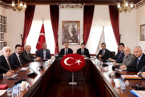 Afyonkarahisar'da Tarımın Geleceği Masaya Yatırıldı: Bakan Yardımcısı ve Vali Başkanlığında Kritik Toplantı