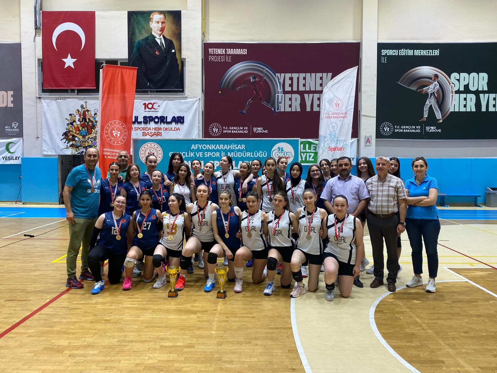 Okul Sporları 2. Küme Genç Kızlar Voleybol Müsabakaları Sona Erdi