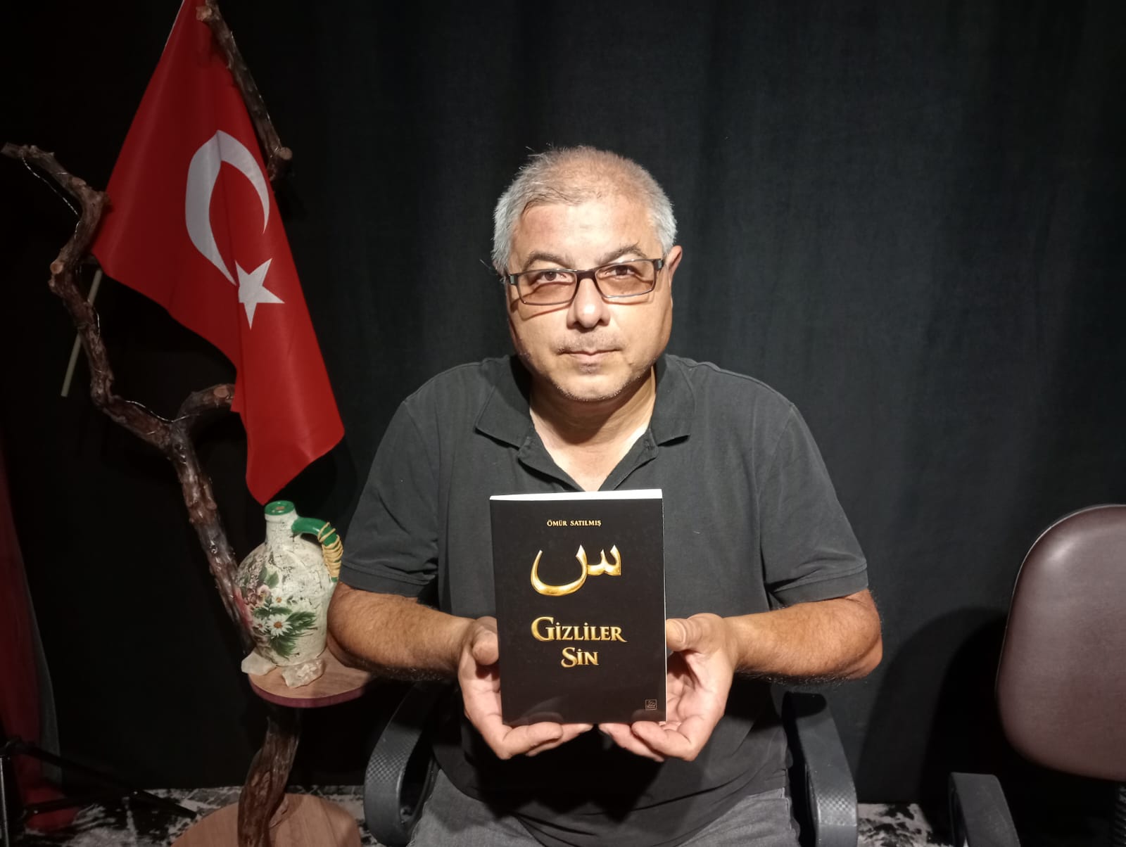 Afyonkarahisar'da Sağlık memuruydu şair oldu