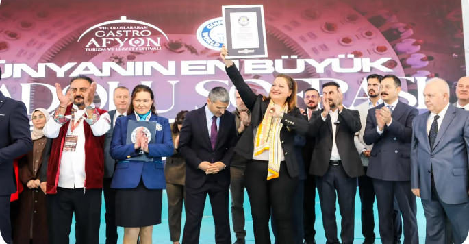 AFYONKARAHİSAR TARİH YAZDI: 247 METRELİK ANADOLU SOFRASIYLA ÜÇÜNCÜ DÜNYA REKORU!