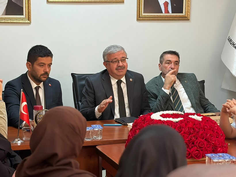 YURDUNUSEVEN MANİSA’DA SAHAYA İNDİ: “DURMADAN, YORULMADAN ÇALIŞIYORUZ!”